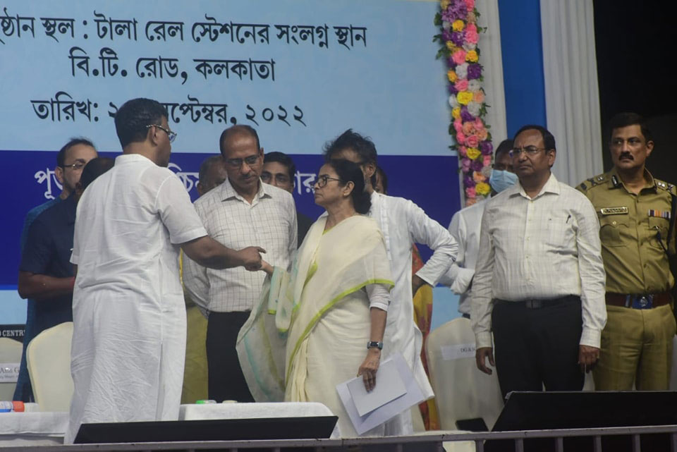 Durga Puja 2022 : পুজোয় ভিআইপিদের সুবিধায় রাস্তা বন্ধ নয়’, ফিরহাদকে বার্তা মুখ্যমন্ত্রীর - West Bengal News 24