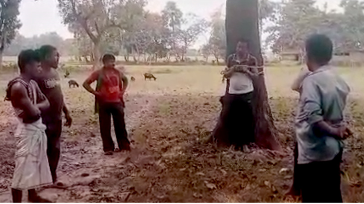 রেলে চাকরি দেওয়ার নামে লক্ষাধিক টাকা আত্মসাৎ, তৃণমূল নেতাকে গাছে বেঁধে পিটুনি - West Bengal News 24