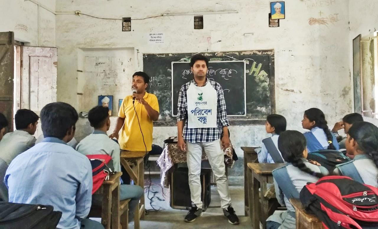 দোগাছি হাইস্কুলে ‘কৃষ্ণনগর পরিবেশ বন্ধু’-র পরিবেশ সচেতনতামূলক প্রচার - West Bengal News 24