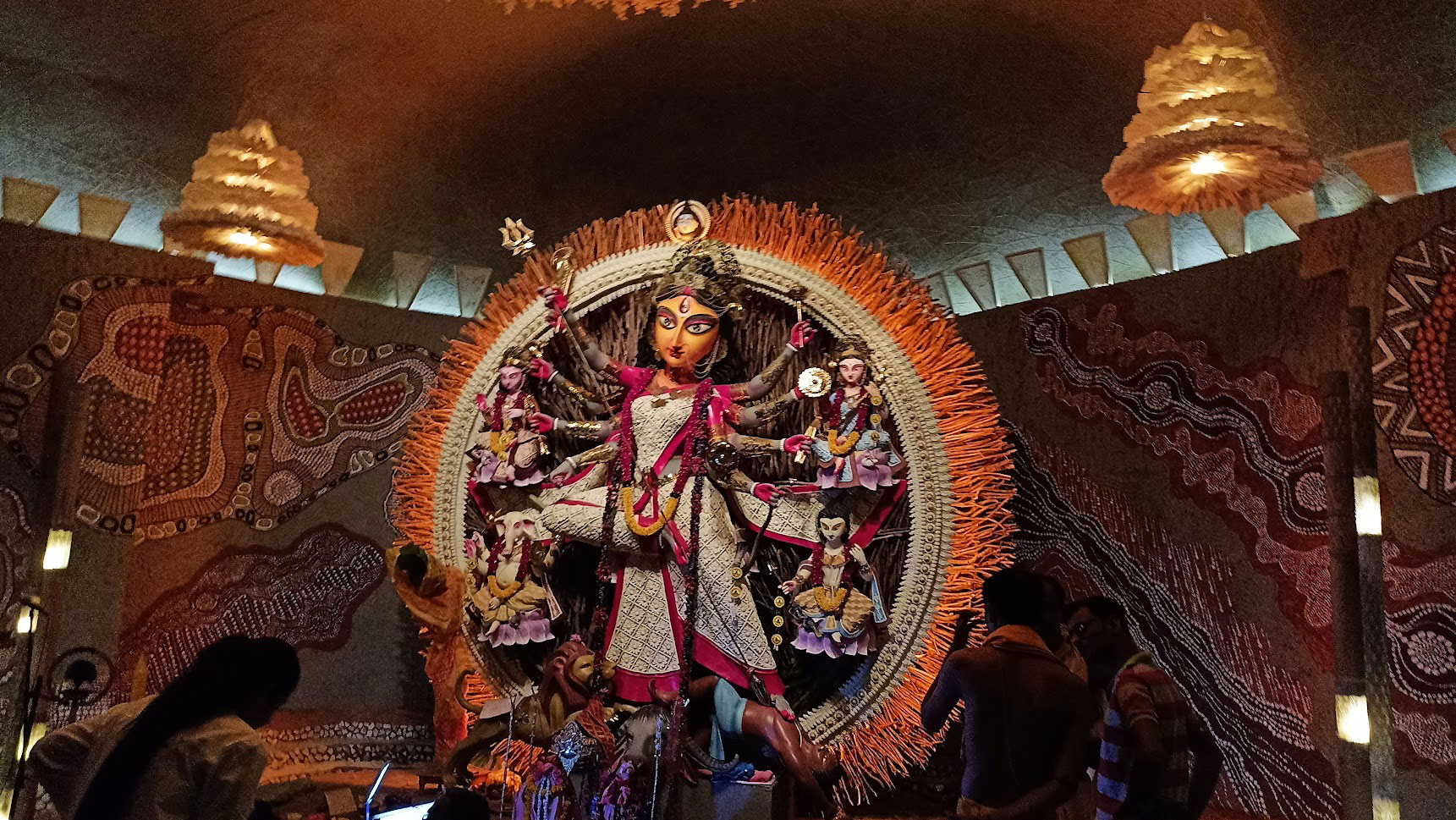 Durga Puja 2022 : পুজোর সুর পঞ্চমে, মহা সপ্তমীর জনস্রোত, ঢল নামবে আজ মহাষ্টমীতে - West Bengal News 24 Durga Puja 2022 : পুজোর সুর পঞ্চমে, মহা সপ্তমীর জনস্রোত, ঢল নামবে আজ মহাষ্টমীতে - West Bengal News 24