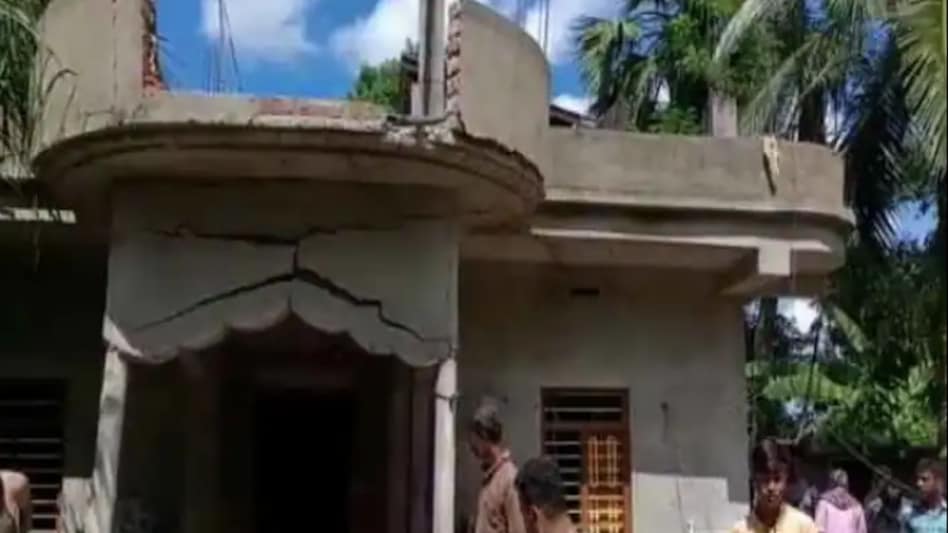 বাড়ির ভিতরে বিস্ফোরণ, স্কুল ছাত্র-সহ মৃত ২ - West Bengal News 24