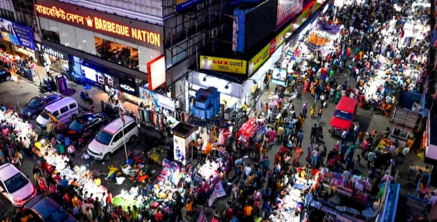 Durga Puja 2022 : বৃষ্টির ভ্রুকুটি উপেক্ষা করে সপ্তমীতে জনপ্লাবন, মহাষ্টমীতে কেমন থাকবে আবহাওয়া? - West Bengal News 24