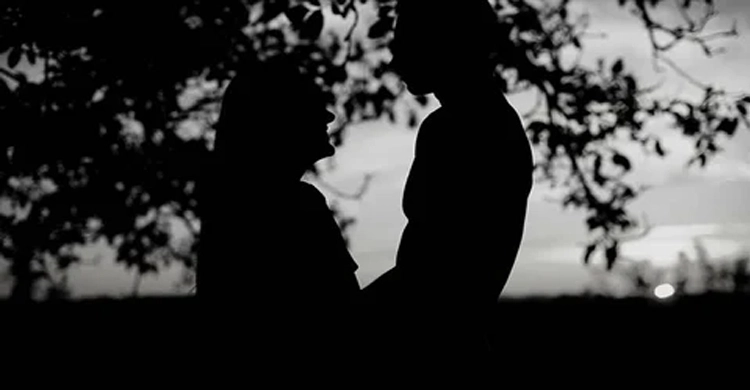 প্রেমিকার দেখা করতে পুরো গ্রামের বিদ্যুৎ বন্ধ রাখতেন প্রেমিক! - West Bengal News 24 প্রেমিকার দেখা করতে পুরো গ্রামের বিদ্যুৎ বন্ধ রাখতেন প্রেমিক! - West Bengal News 24