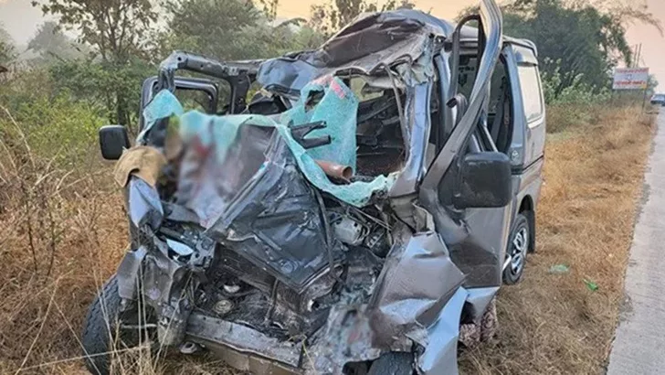 মহারাষ্ট্রে মাইক্রোবাস-ট্রাক সংঘর্ষ, শিশুসহ নিহত ৯ - West Bengal News 24