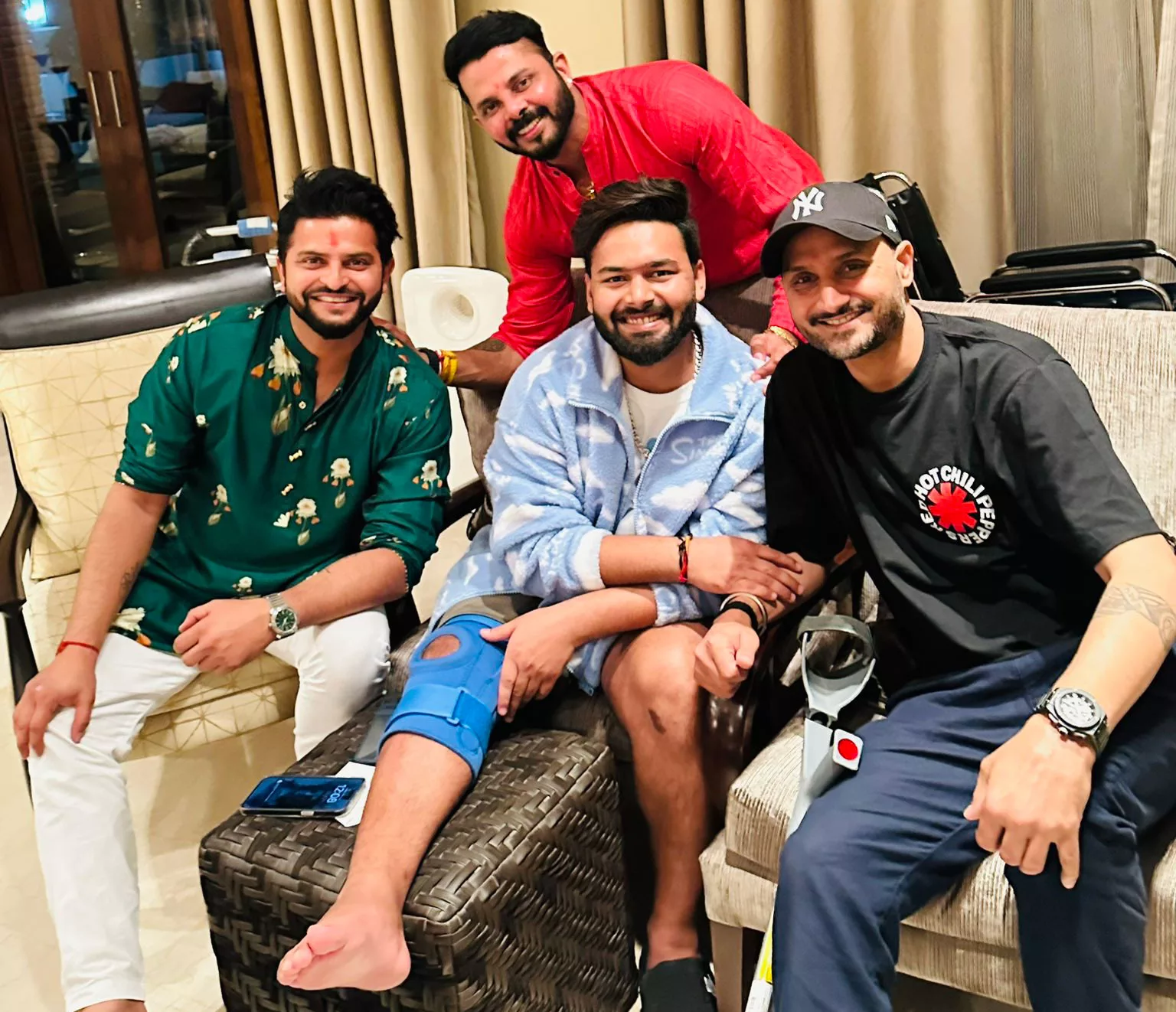 Rishabh Pant : আহত ঋষভের বাড়িতে ৩ প্রাক্তন ভারতীয় ক্রিকেটার, জুনিয়রকে উৎসাহ দিলেন হরভজনরা - West Bengal News 24