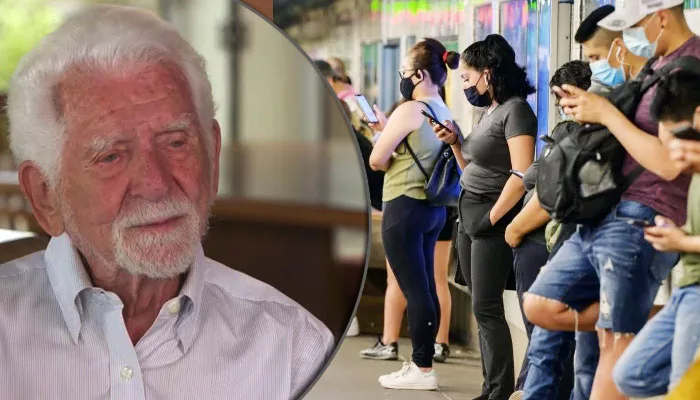 স্মার্টফোনে মানুষের আসক্তি দেখে বিরক্ত মোবাইলের আবিষ্কারক - West Bengal News 24 স্মার্টফোনে মানুষের আসক্তি দেখে বিরক্ত মোবাইলের আবিষ্কারক - West Bengal News 24