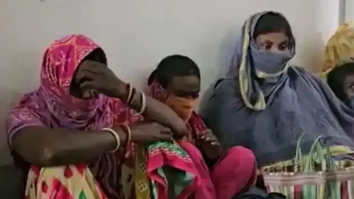 ১২ জন মহিলাকে ডাইনি অপবাদে বাড়িছাড়া, প্রশাসনের কাছে একাধিকবার লিখিত অভিযোগ জানিয়েও মেলেনি সুরাহা - West Bengal News 24 ১২ জন মহিলাকে ডাইনি অপবাদে বাড়িছাড়া, প্রশাসনের কাছে একাধিকবার লিখিত অভিযোগ জানিয়েও মেলেনি সুরাহা - West Bengal News 24