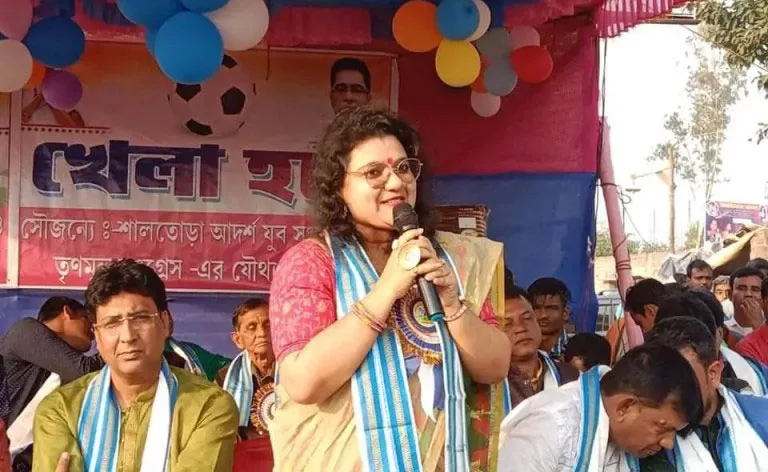 Sujata Mondal Khan : বিজেপি থেকে তৃণমূলের পতাকা বাঁকুড়ায়, ক্রমশ অস্বস্তিতে বিজেপি - West Bengal News 24