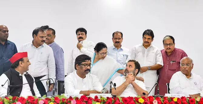 ২৪ এর লক্ষ্যে বিজেপিকে ধরাশায়ী করতেই বেঙ্গালুরুতে বিজেপি বিরোধী মেগা বৈঠক - West Bengal News 24