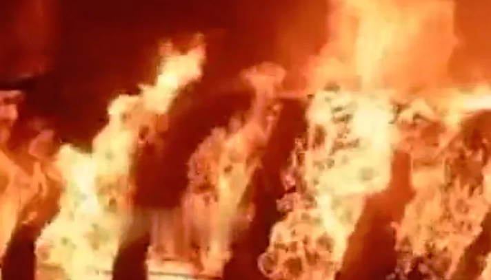 Madurai Train Fire : মাদুরাইয়ের কাছে আইআরসিটিসির স্পেশ্যাল ট্রেনে ভয়াবহ আগুন, ঝলসে গেছে ৮ যাত্রী, রেলের তরফে শুরু উচ্চ পর্যায়ের তদন্ত - West Bengal News 24