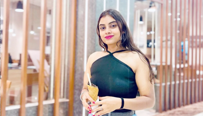 প্রেমিকের সঙ্গে থাকা ফ্ল্যাটে এয়ার হোস্টেসের লাশ, রক্তে ভাসছিল মেঝে - West Bengal News 24 প্রেমিকের সঙ্গে থাকা ফ্ল্যাটে এয়ার হোস্টেসের লাশ, রক্তে ভাসছিল মেঝে - West Bengal News 24