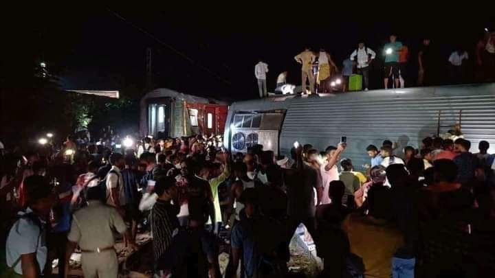 North East Express Train Accident Live : লাইনচ্যুত নর্থ -ইস্ট সুপারফাস্ট এক্সপ্রেসের ২১টি কামরা, আহত প্রায় ১০০, মৃত ৪ - West Bengal News 24