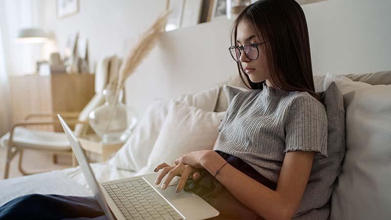 ল্যাপটপ কোলে রেখে কাজ করা কেন বিপজ্জনক! - West Bengal News 24 ল্যাপটপ কোলে রেখে কাজ করা কেন বিপজ্জনক! - West Bengal News 24