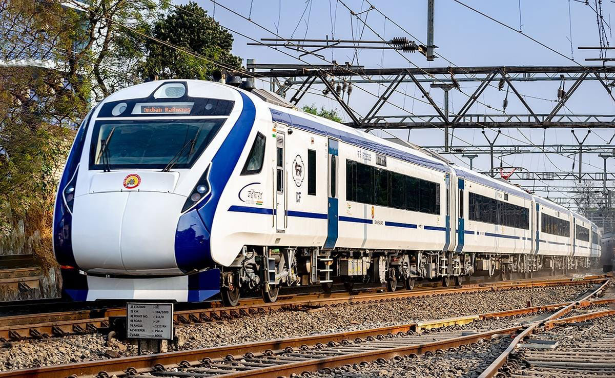 Vande Bharat Pilot Project : যাত্রী পরিষেবায় স্বাচ্ছন্দ – বন্দে ভারতে চালু পাইলট প্রোজেক্ট - West Bengal News 24