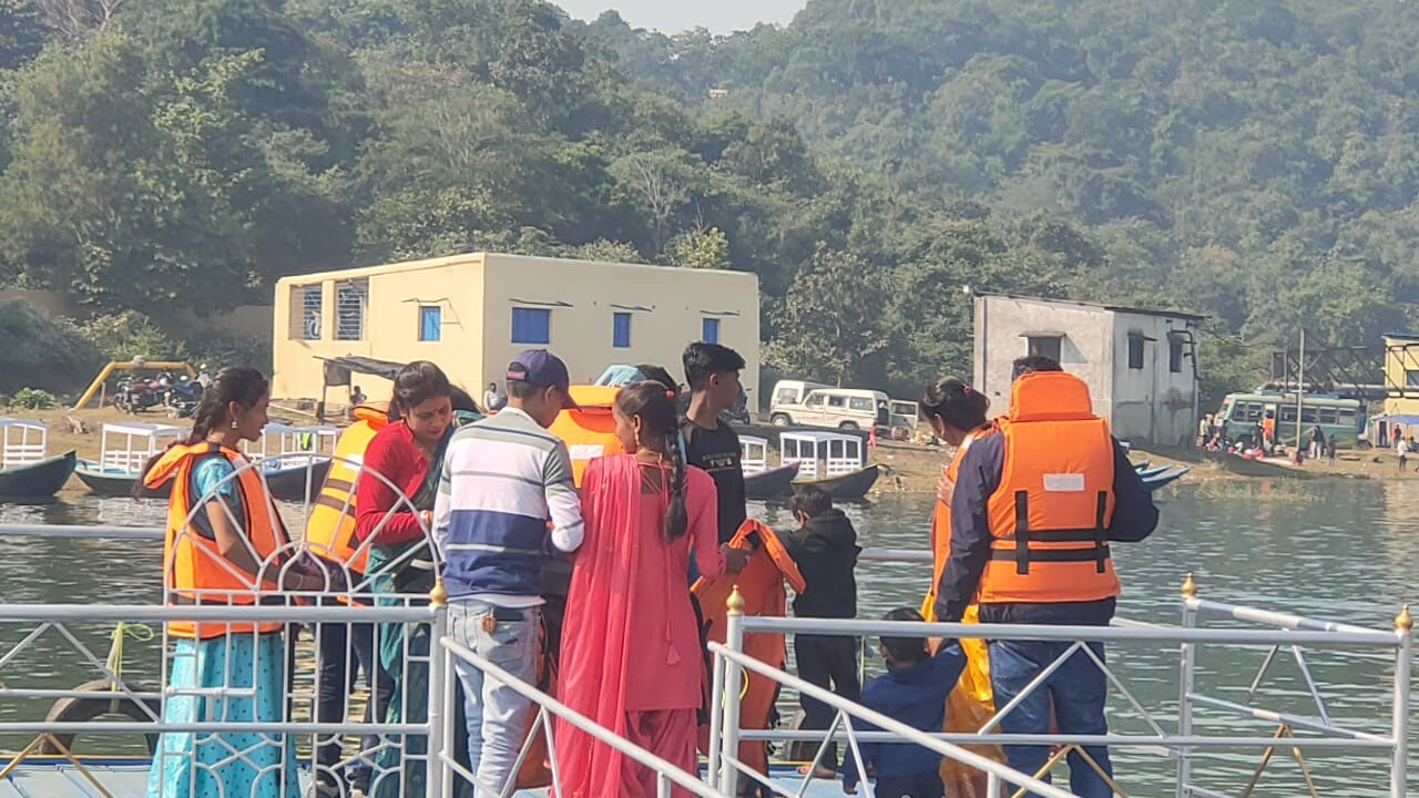 শীতের মরশুমে বড়দিনের আনন্দে মাইথন জলাধারে পর্যটকদের ঢল - West Bengal News 24