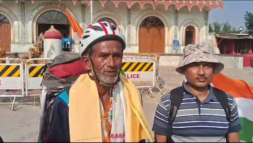 ৬৫ বছর বয়সে উল্টো পথে হেঁটে সাগরে পৌঁছে পরিবেশ রক্ষার বার্তা দিলেন সঞ্জিত - West Bengal News 24