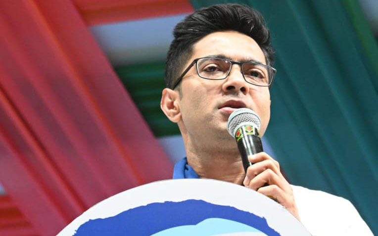 Abhishek Banerjee : ”অন্য সভার সাথে ফারাক….শুধু বার্ধক্য ভাতা নয় , ১০০ দিনের টাকাও দেব” – পৈলানের মাঠে বাম ব্রিগেডকে কটাক্ষ অভিষেকের - West Bengal News 24