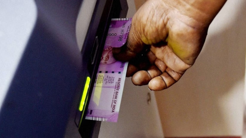 এটিএমে গিয়েছেন? কিন্তু সাবধান! মেশিন থেকে বার হতে পারে জাল নোট! - West Bengal News 24