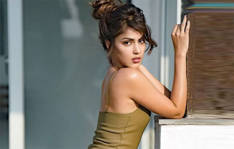 Rhea Chakraborty : জেলের দুর্বিষহ অত্যাচারের বর্ণনা দিলেন অভিনেত্রী - West Bengal News 24 Rhea Chakraborty : জেলের দুর্বিষহ অত্যাচারের বর্ণনা দিলেন অভিনেত্রী - West Bengal News 24