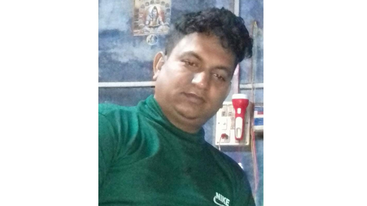 অল্পের জন্য প্রাণে বাঁচলেন দৈনিক কাগজের সম্পাদক মৃত্যুঞ্জয় সরদার - West Bengal News 24